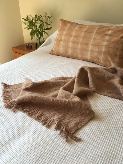 6.27-chal-echarpe-bufanda-lana-oveja-telar-mapuche-tejido-deco-decoracion-mujer-textil-accesorio-regalo-navidad-tintes-naturales-manos-del-alma-cama