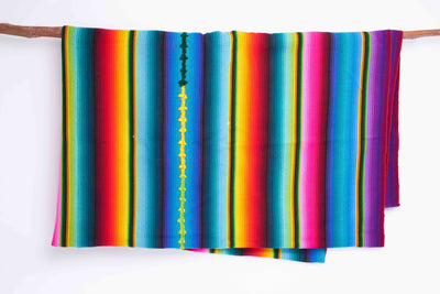 J.10a-manta-cubrecama-piecera-tapiz-listas-color-guatemala-centroamerica-telar-andino-manos-de-america-deco-decoracion-regalos-de-matrimonio