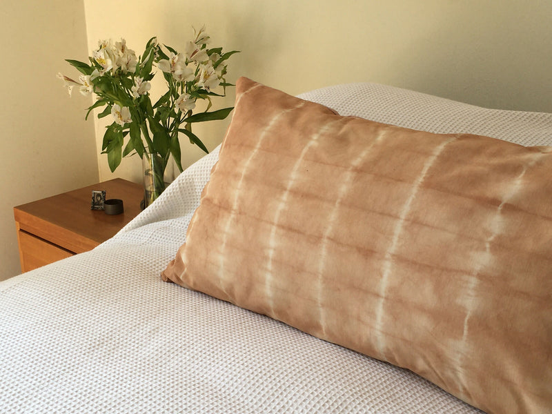 6.214-cojin-lino-linen-algodon-tintes-naturales-shibori-diseño-textil-deco-decoracion-living-manos-del-alma-dormitorio-cojines-regalo