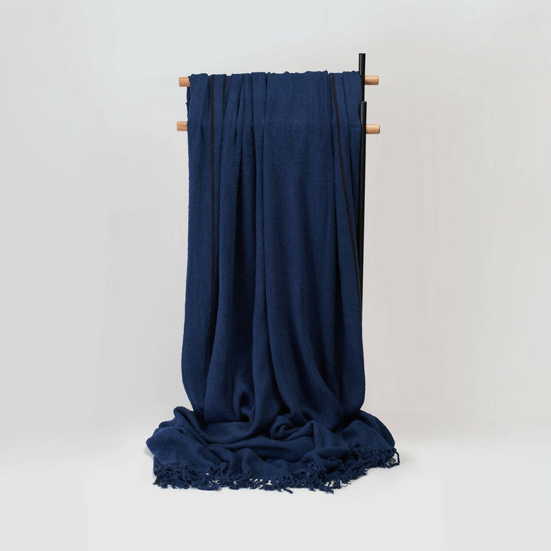 Manta en 100% seda rústica color azul rayas negras