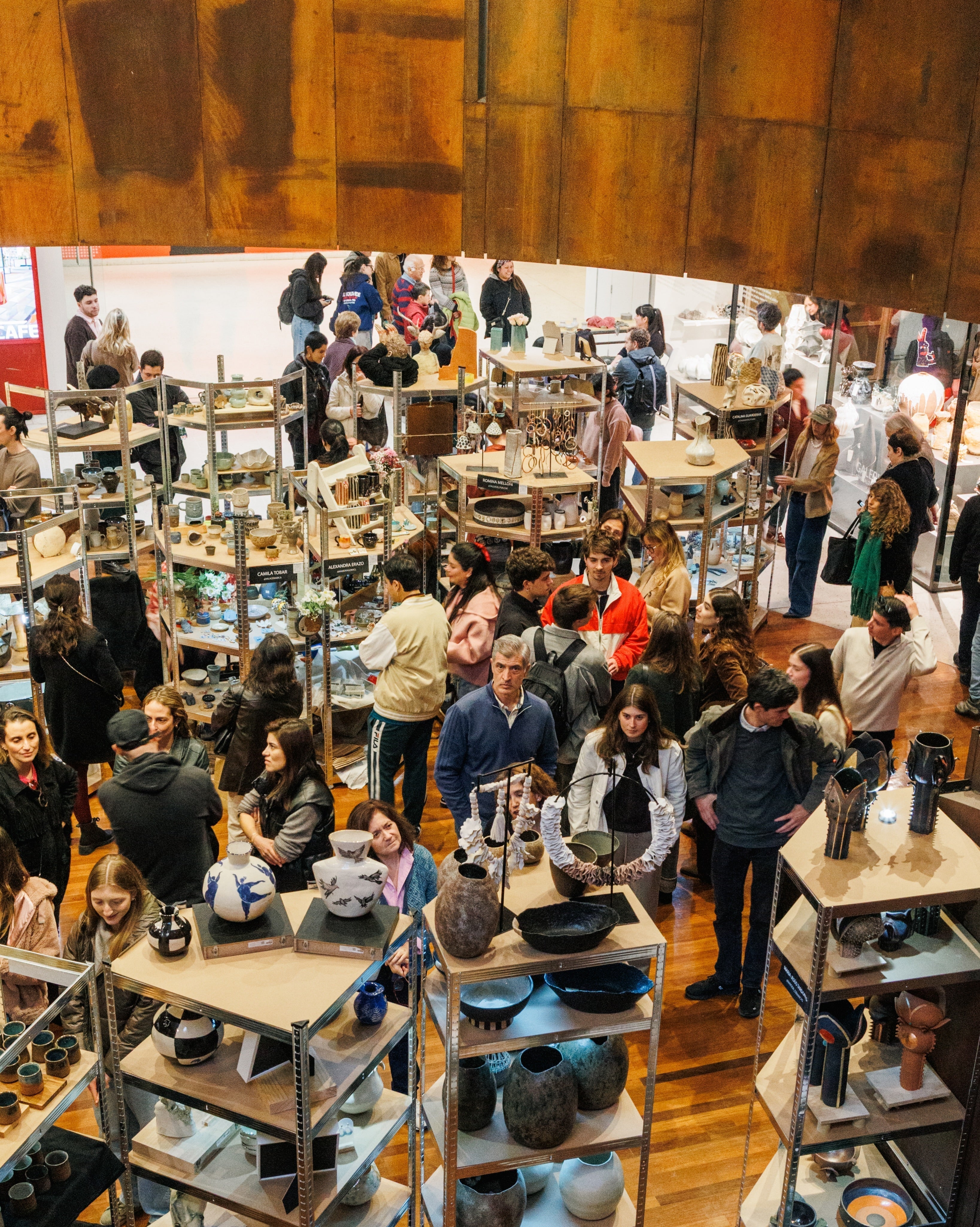 Recorrimos la Feria de Cerámica Contemporánea buscando el regalo perfecto (o al menos uno que no parezca comprado a última hora)