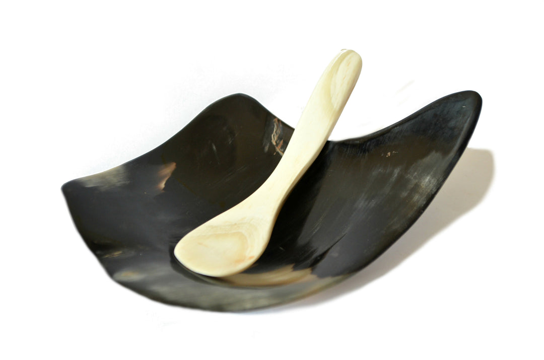 1.148-salsera-pocillo-caviar-salsas-gourmet-regalo-cacho-de-buey-cuerno-bovino-carey-manos-del-alma-chile