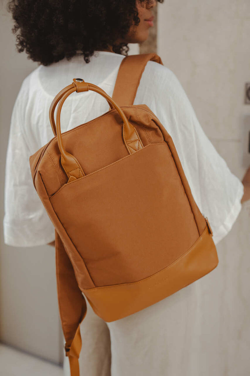 Mochila Just Basics Around Diseño Versátil y Funcional