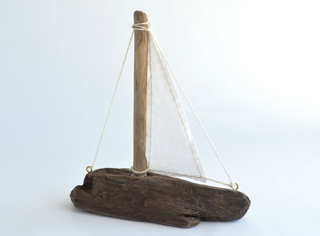 8.71-velero-bote-barco-madera-infantil-deco-decoracion-mar-oceano-chiloe-playa-regalo-manos-del-alma-infancia-navegacion