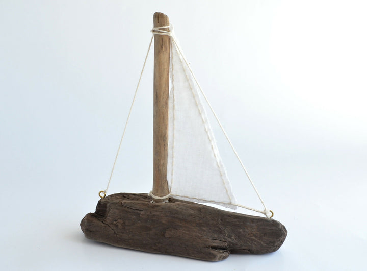 8.71-velero-bote-barco-madera-infantil-deco-decoracion-mar-oceano-chiloe-playa-regalo-manos-del-alma-infancia-navegacion