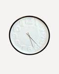 Reloj de pared negro y esfera blanca
