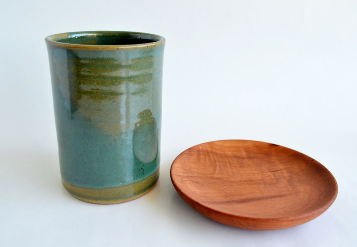 10.60-set-bano-jabonera-spa-vaso-jabon-ceramica-gres-madera-rauli-nativo-toalla-tocador-regalo-manos-del-alma--