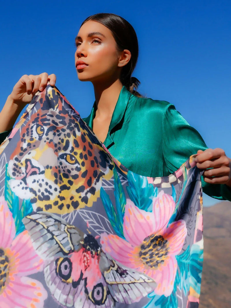 Pack Accesorios Jungle Chic: Pañuelo Estampado + Cinturón Celta de Cuero