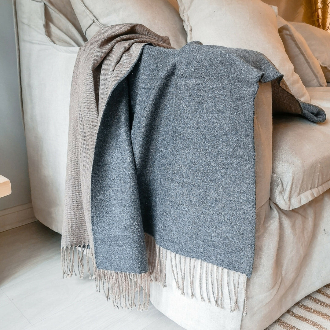 Manta de alpaca gris