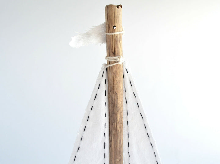 8.42-velero-bote-barco-madera-infantil-deco-decoracion-mar-oceano-chiloe-playa-regalo-manos-del-alma-marino-marinero-vela