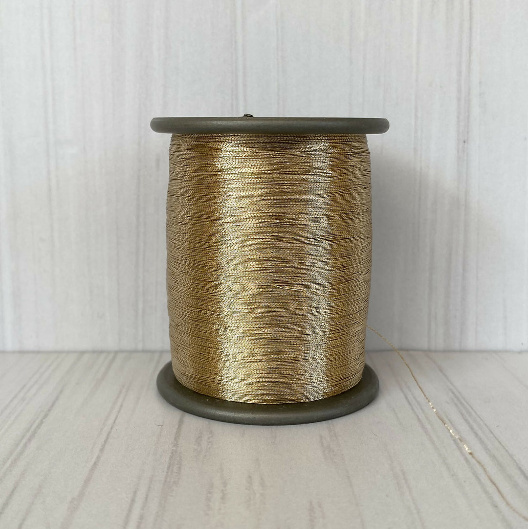 Hilo metalizado delgado