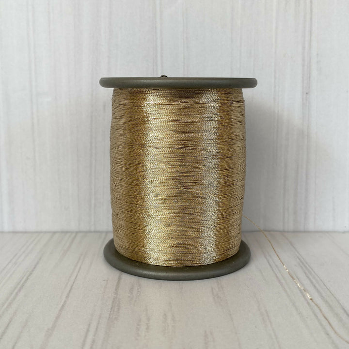 Hilo metalizado delgado