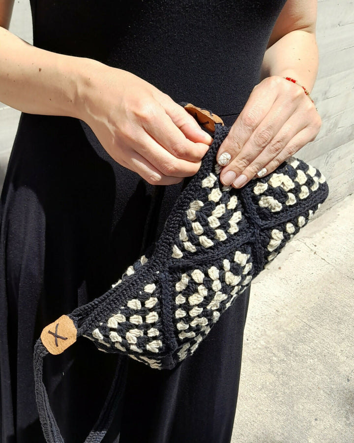 Cartera Bandolera Tejida Dúo Negro