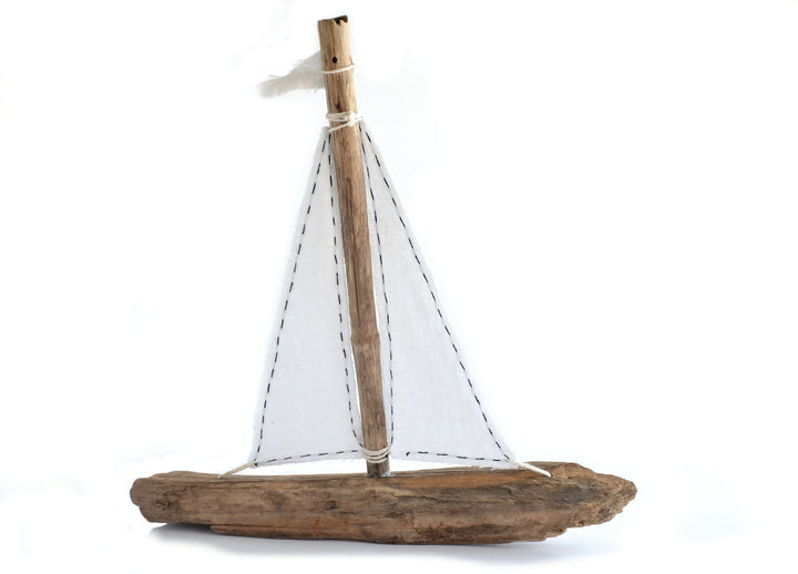 8.42-velero-bote-barco-madera-infantil-deco-decoracion-mar-oceano-chiloe-playa-regalo-manos-del-alma-marino-marinero