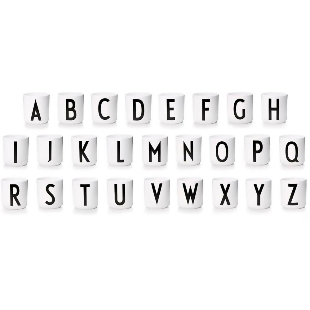 Taza blanca con Tipografia de Arne Jaconsen Design Letters