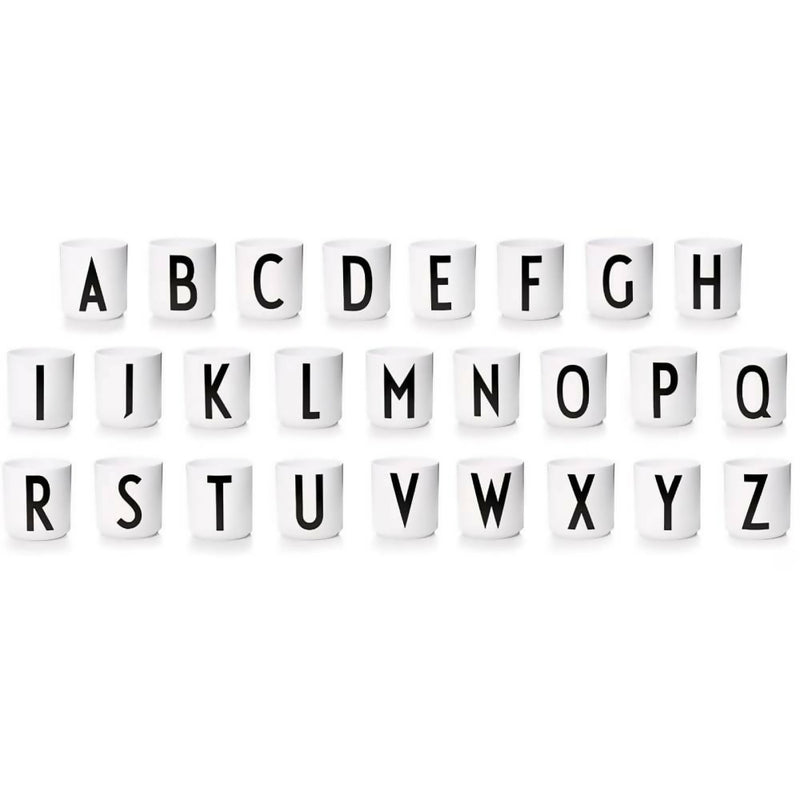 Taza blanca con Tipografia de Arne Jaconsen Design Letters