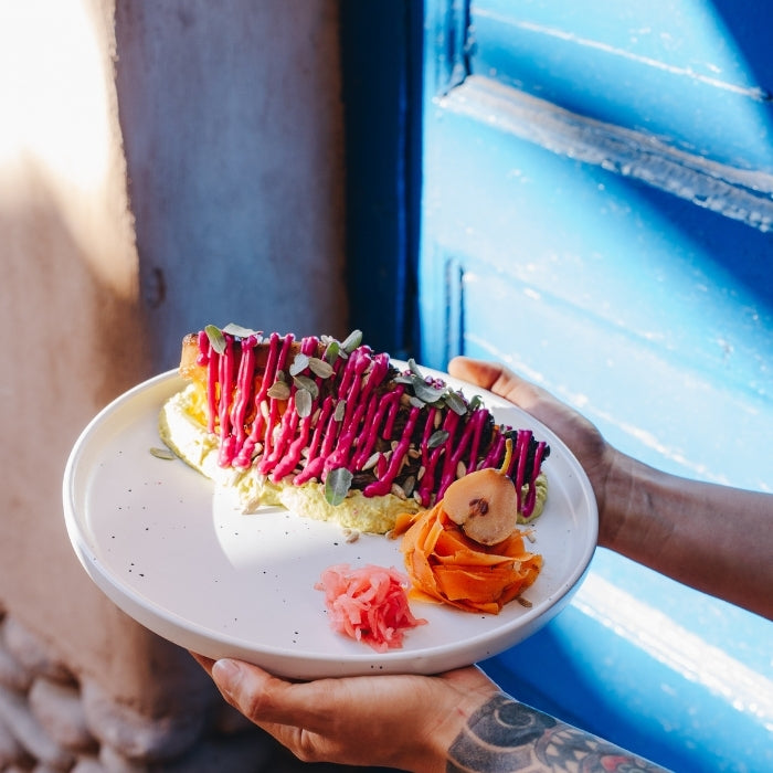 Preparación gastronómica en San Pedro de Atacama, destacada en la selección de experiencias de Bazar ED Edit.