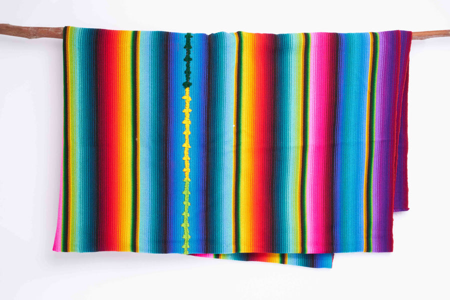 J.10a-manta-cubrecama-piecera-tapiz-listas-color-guatemala-centroamerica-telar-andino-manos-de-america-deco-decoracion-regalos-de-matrimonio