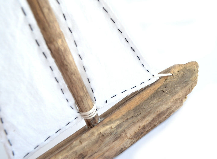 8.42-velero-bote-barco-madera-infantil-deco-decoracion-mar-oceano-chiloe-playa-regalo-manos-del-alma-marino-marinero-rio