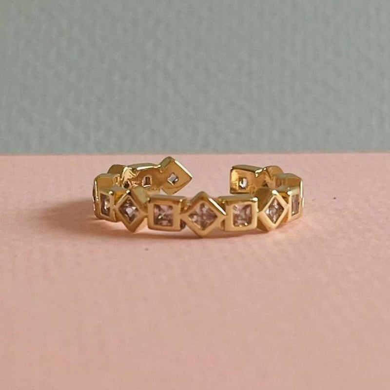 ANILLO GEOMETRICO DORADO