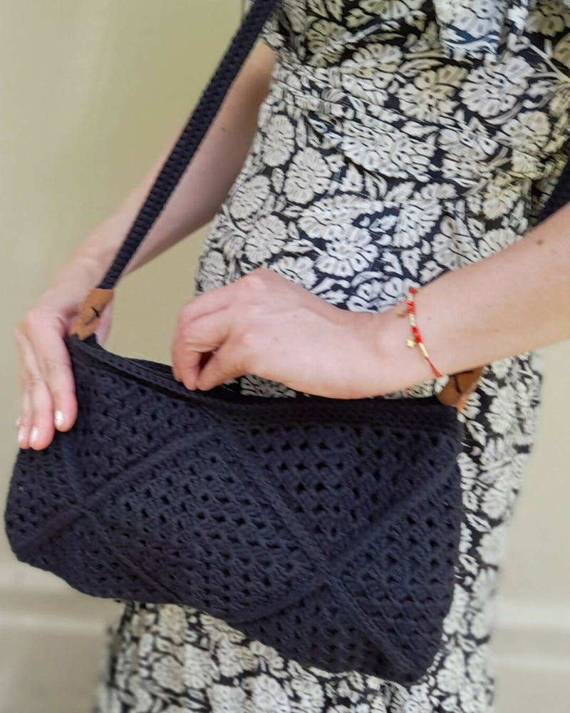 Cartera Bandolera Tejida Color Negro