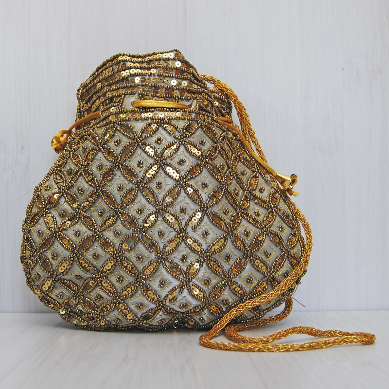 Cartera Saco Gris con Mostacillas y Lentejuelas Doradas
