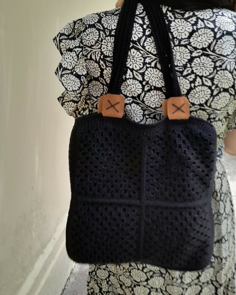 Cartera Tejida Cuadrada Color Negro