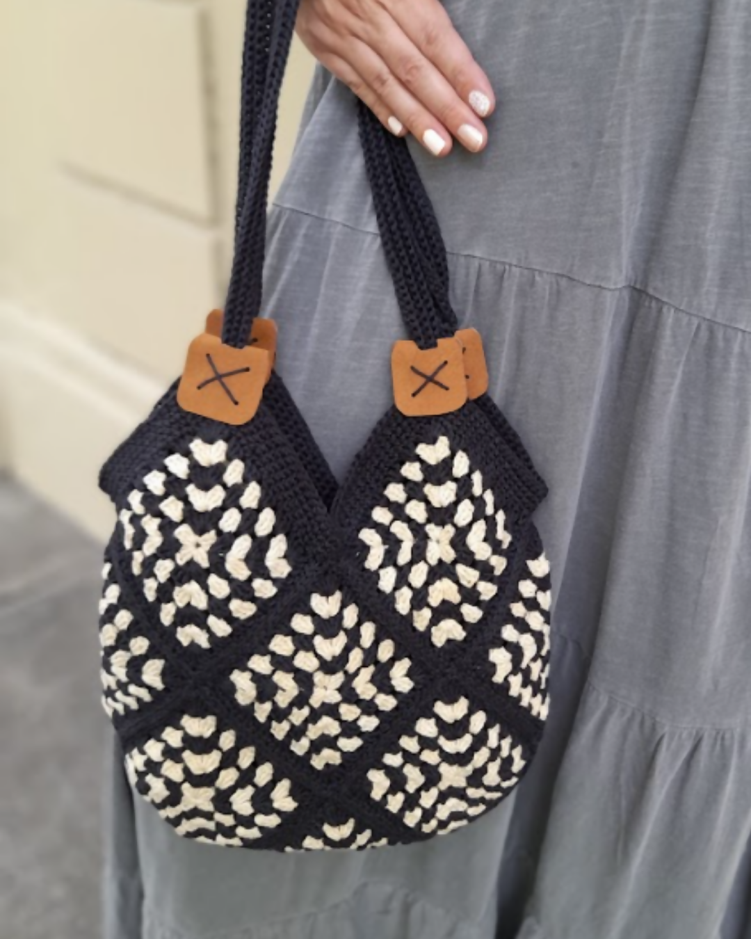 Cartera Tejida Ovalada Dúo Negro