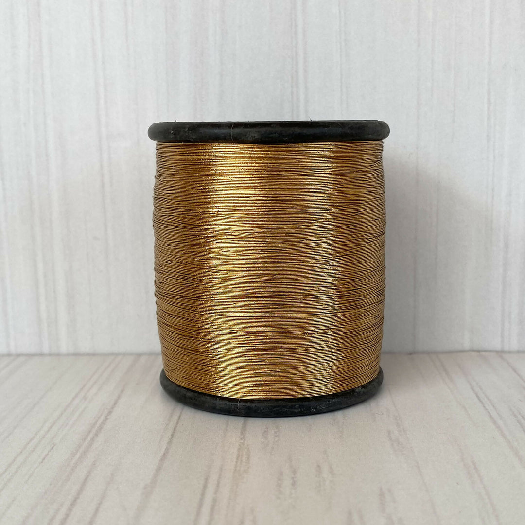 Hilo metalizado delgado