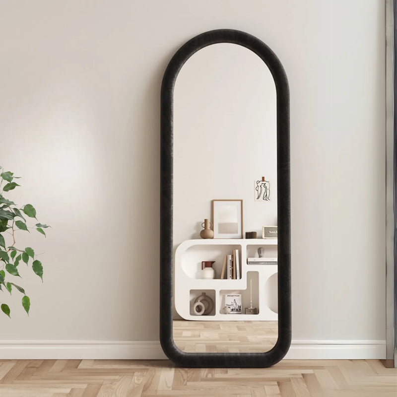 300635-1-2-Espejo-curvo-cuerpo-entero-madera-tela-negro
