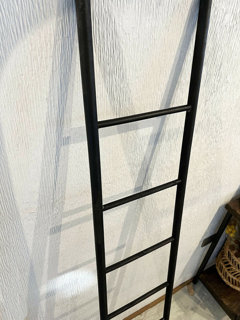 ESCALERA NEGRA Decorativa