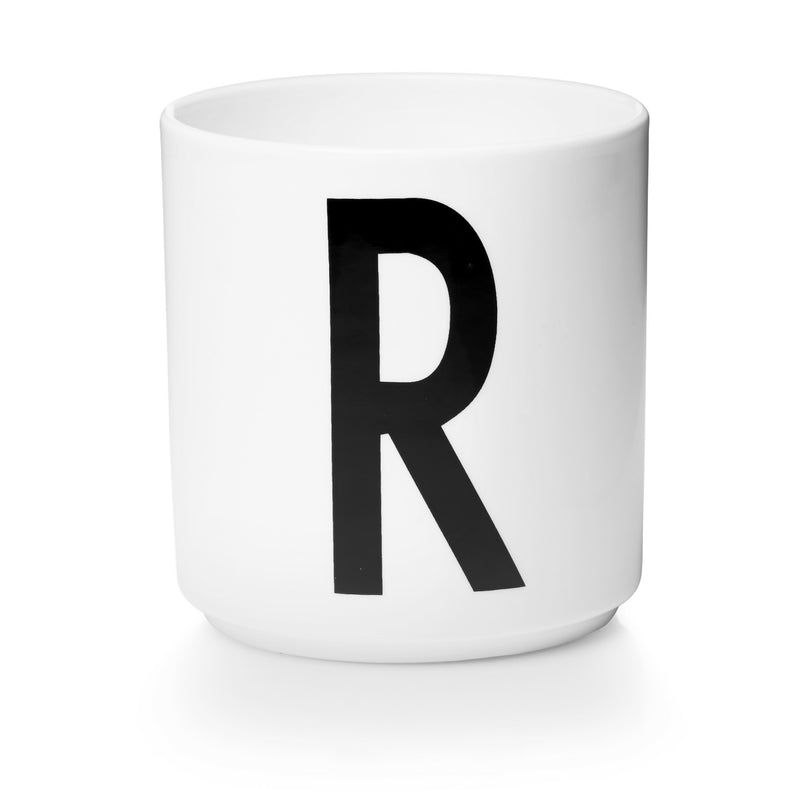 Taza blanca con Tipografia de Arne Jaconsen Design Letters