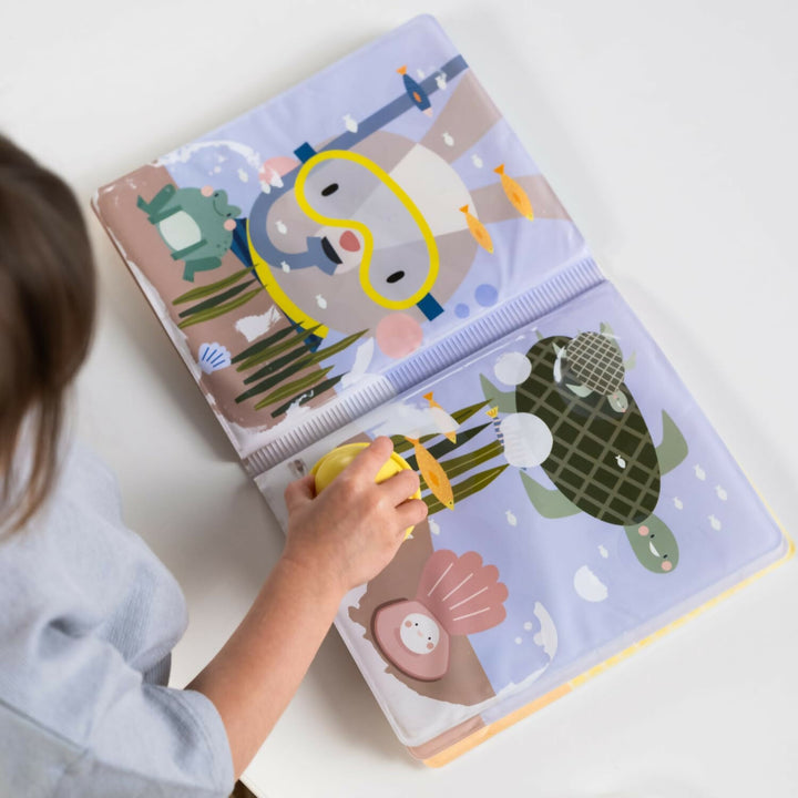 libro de Agua Peek a Boo