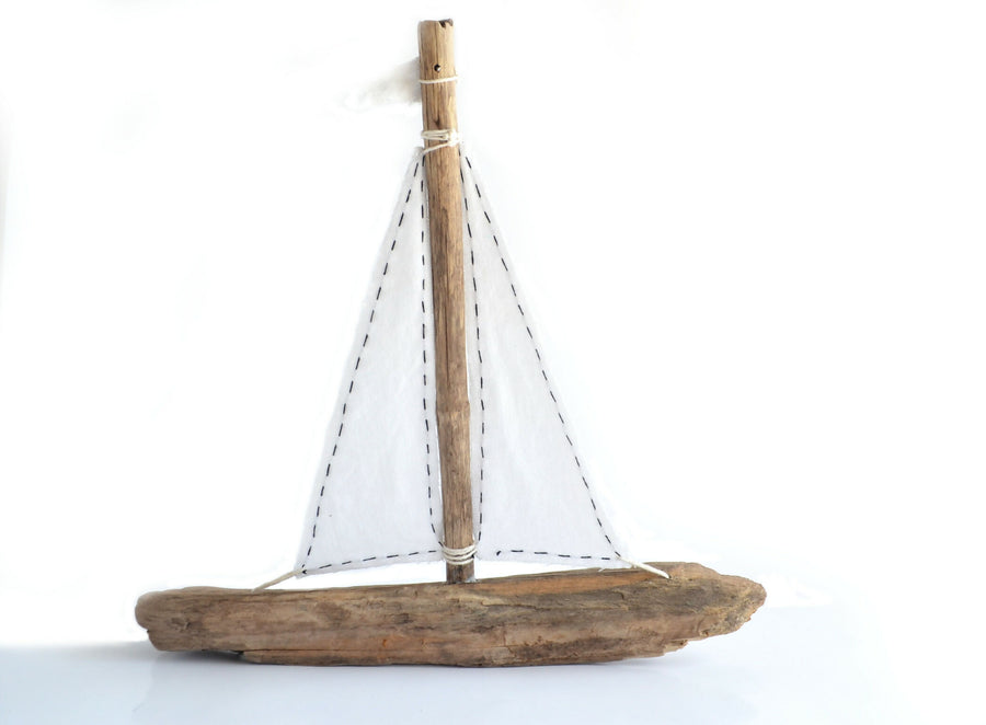 8.42-velero-bote-barco-madera-infantil-deco-decoracion-mar-oceano-chiloe-playa-regalo-manos-del-alma-marino-marinero,