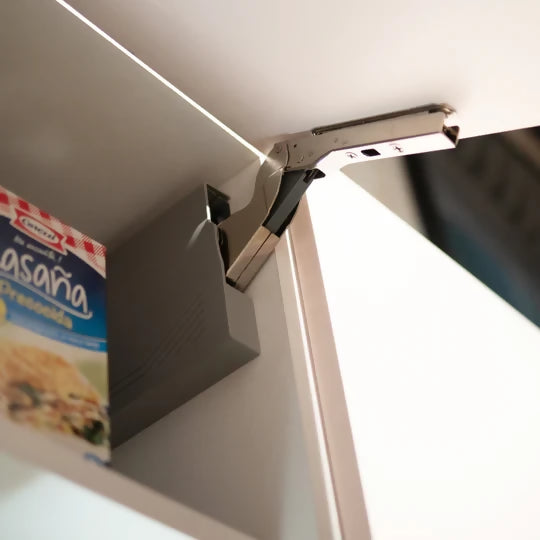 Sistema de apertura de puertas abatible