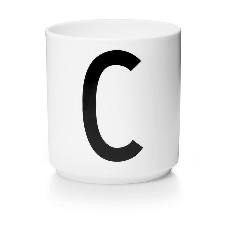 Taza blanca con Tipografia de Arne Jaconsen Design Letters