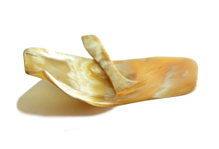 1.152-salsera-pocillo-caviar-salsas-gourmet-regalo-cacho-de-buey-cuerno-bovino-carey-manos-del-alma-chile,,