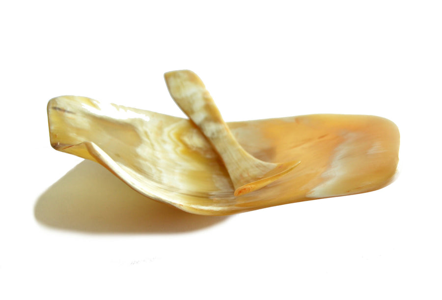 1.152-salsera-pocillo-caviar-salsas-gourmet-regalo-cacho-de-buey-cuerno-bovino-carey-manos-del-alma-chile,,