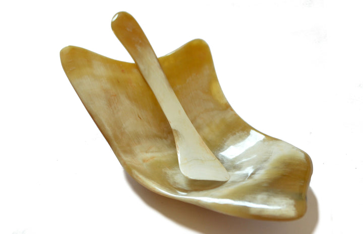 1.179-salsera-pocillo-caviar-salsas-gourmet-regalo-cacho-de-buey-cuerno-bovino-carey-manos-del-alma-chile