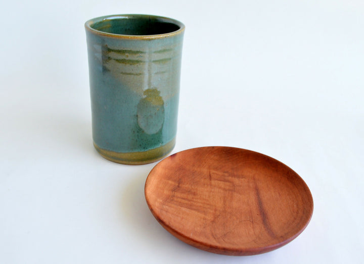 10.60-set-bano-jabonera-spa-vaso-jabon-ceramica-gres-madera-rauli-nativo-toalla-tocador-regalo-manos-del-alma,