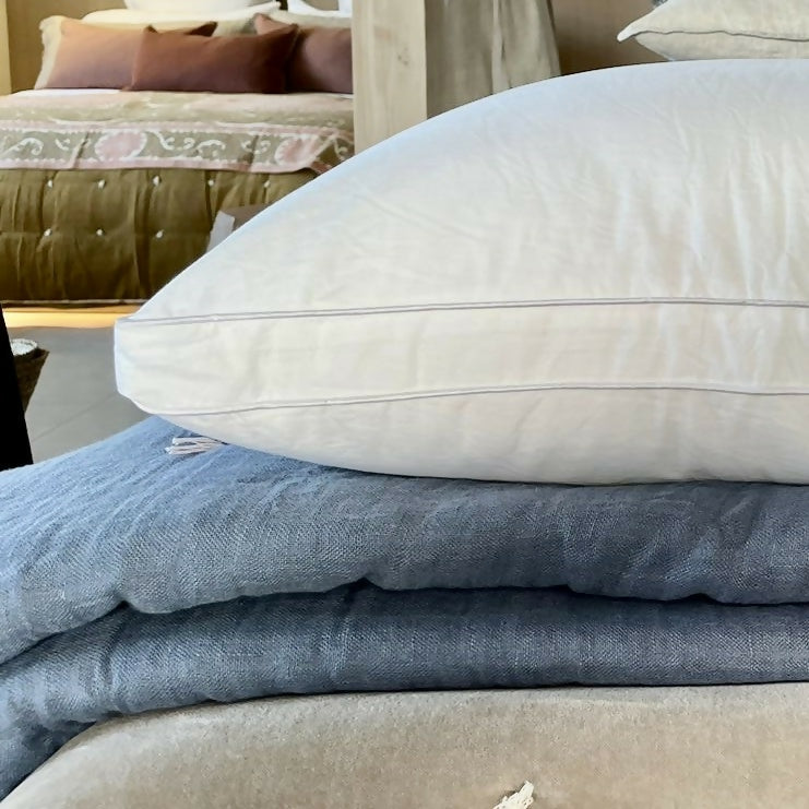 Almohada microfibra hipoalergénica 50x90cm. con fuelle de 3,5cm