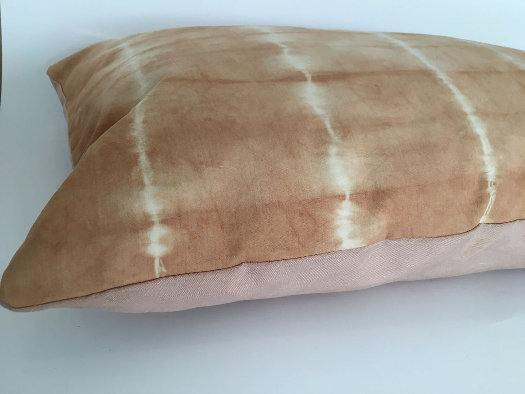 6.214-cojin-lino-linen-algodon-tintes-naturales-shibori-diseño-textil-deco-decoracion-living-manos-del-alma-dormitorio-cojines-regalo.,