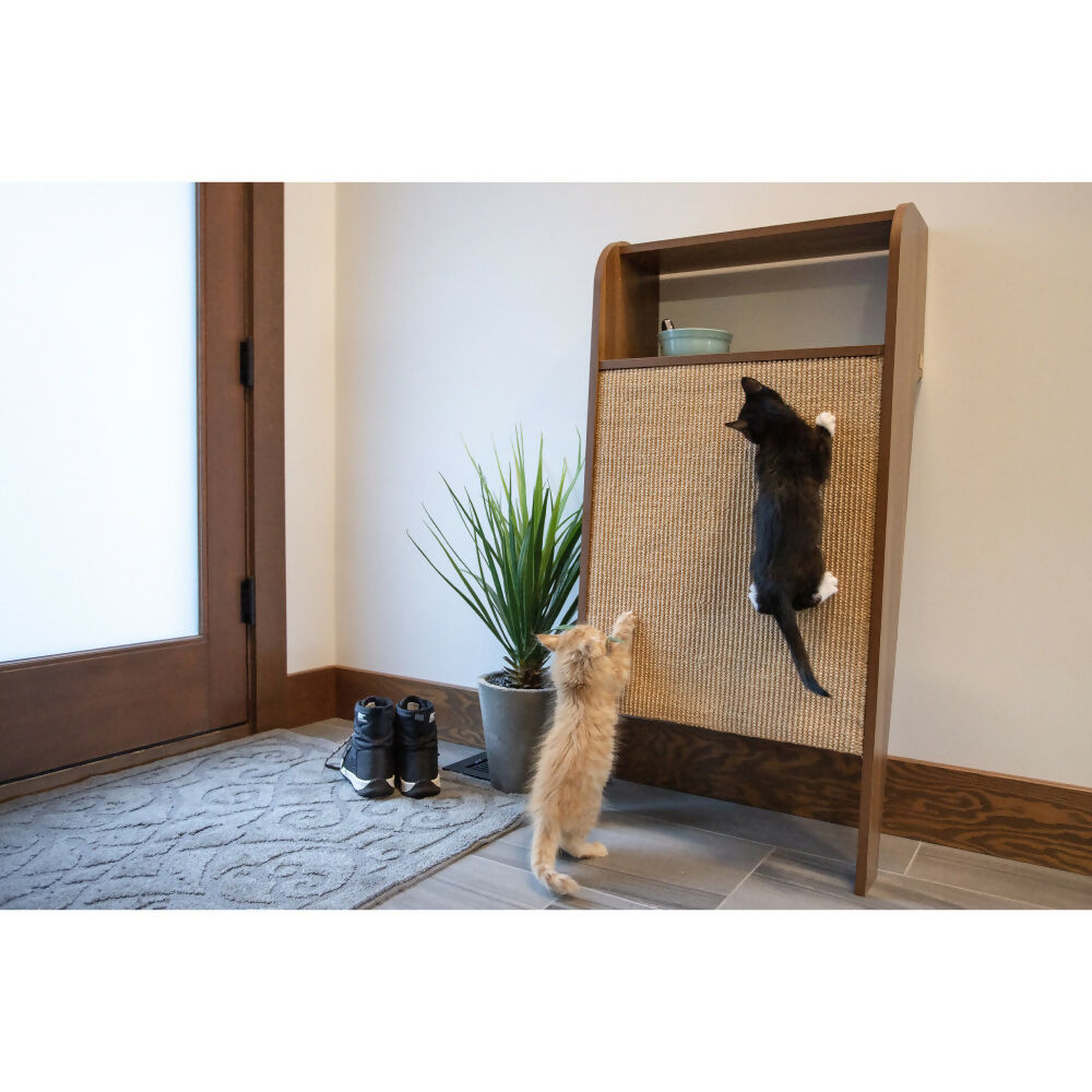 Rascador de pared Wesley con repisa