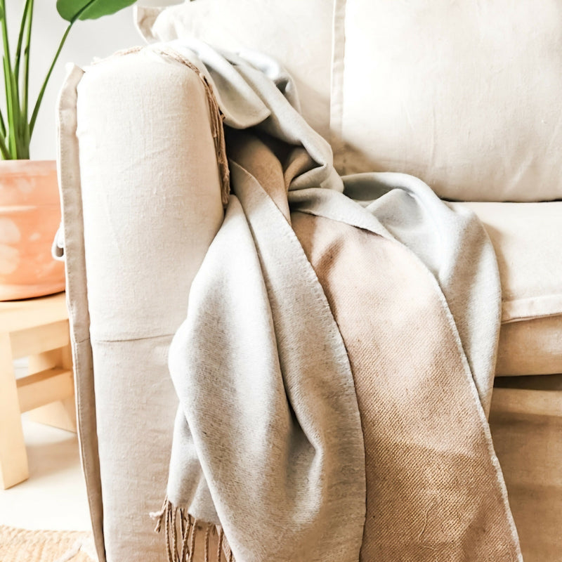 Manta de alpaca gris clara