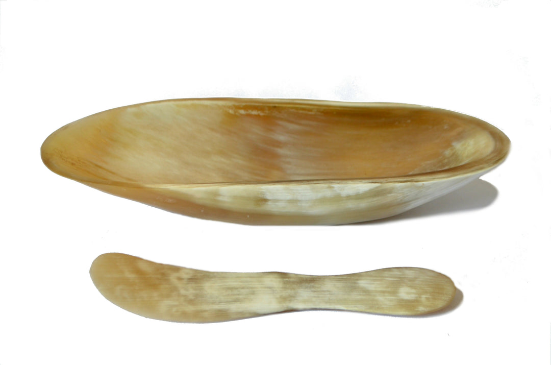 1.110-salsera-pocillo-caviar-salsas-gourmet-regalo-cacho-de-buey-cuerno-bovino-carey-manos-del-alma-chile-cuchara