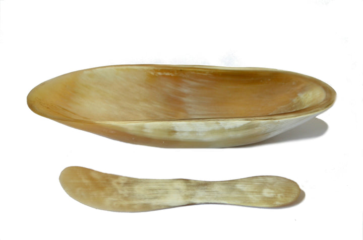 1.110-salsera-pocillo-caviar-salsas-gourmet-regalo-cacho-de-buey-cuerno-bovino-carey-manos-del-alma-chile-cuchara