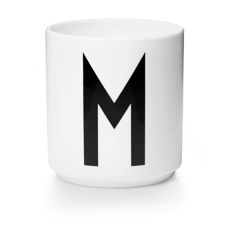 Taza blanca con Tipografia de Arne Jaconsen Design Letters