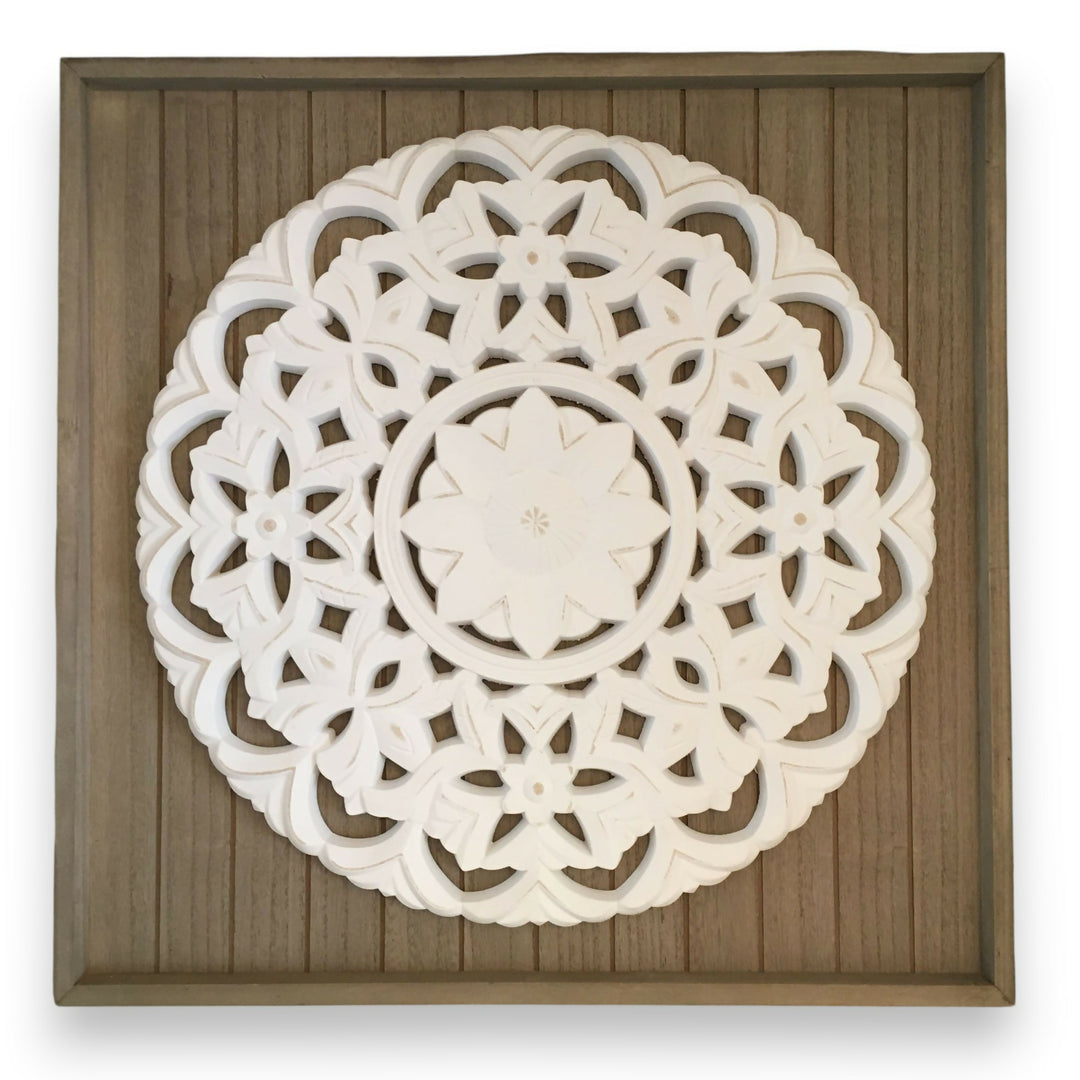 MURAL DE MÁNDALA FIGURAS SIMÉTRICAS FONDO MADERA 58 X 58 CMS.