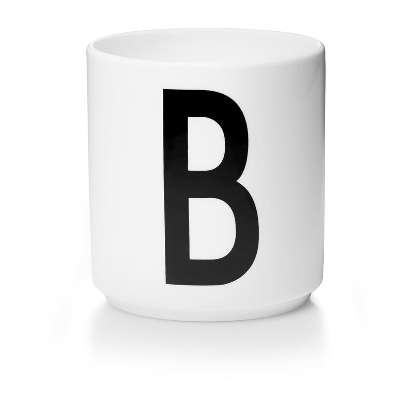 Taza blanca con Tipografia de Arne Jaconsen Design Letters