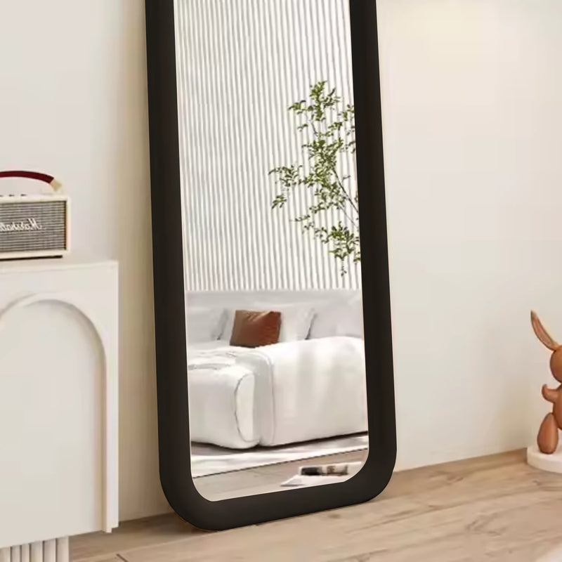 300635-1-5-Espejo-curvo-cuerpo-entero-madera-tela-negro